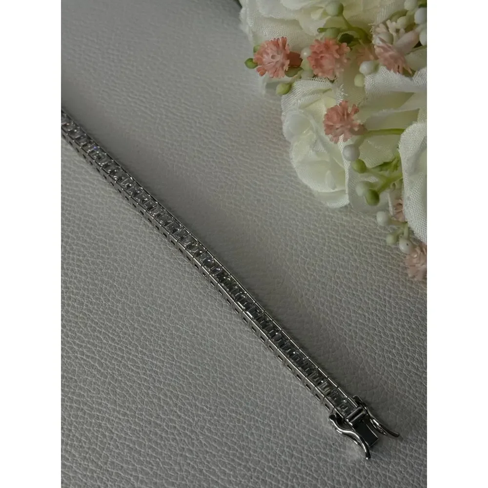 Elegant 925 Sterling Silver CZ Bracelet Length 8 Inch